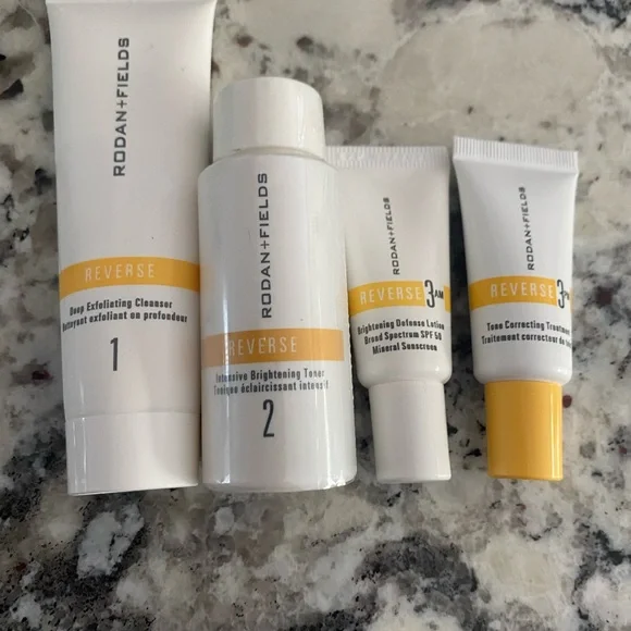 Rodan + Fields On-The-Go Skincare Set - Light Blue